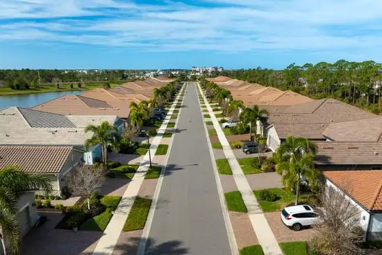 Southwest Florida neighborhood street — Naples homeowners insurance Southwest Florida neighborhood street — Naples homeowners insurance